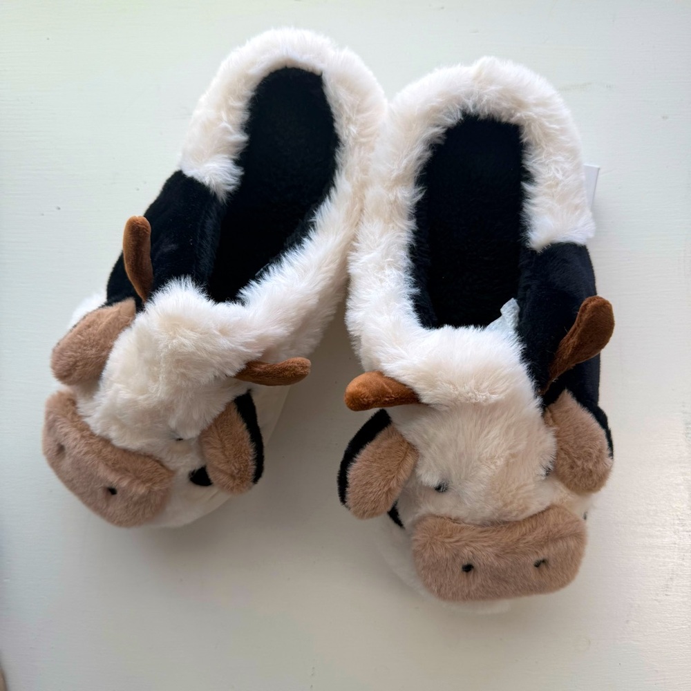COW SLIPPERS, Super cute and fluffy cow slippers. Never worn, Size 7